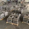 Suministro del fabricante de bases de barandilla de hierro fundido, accesorios para barreras de seguridad vial municipales, bases de barandilla de loto