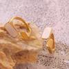 Anillo abierto ajustable con diseño de conchas marinas blancas retro europeas y americanas, anillo para mujer de acero de titanio, joyería de fábrica transfronteriza al por mayor