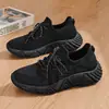 Zapatillas casuales para mujer tipo slip-on con suelas gruesas para aumentar la altura, suela exterior suave y elástica, zapatillas de malla transpirable para caminar casual para mamás