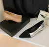 Moda Nova Primavera 2026 Sapatilhas Confortáveis de Solado Macio para Mulheres, Sapatos de Vovó Planos Estilo Francês de Couro Macio