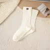 Calcetines de felpa con diseño de botón de huevo y volantes para mujer, estilo japonés a rayas, de moda, estilo preppy, calcetines largos de felpa de algodón, otoño e invierno