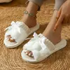 Pantuflas de algodón peluche con lazo, nuevo estilo para interior y exterior, tamaño pequeño, en stock, pantuflas cómodas y esponjosas