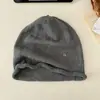 Gorro de punto informal estilo coreano para mujer de principios de otoño, versátil, adelgazante, cálido, protector de orejas, con borde enrollado para clima frío
