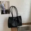 Bolso Tote de Moda Casual de Gran Capacidad y Alto Valor Estilo Nuevo Verano 2026 Bolso de Hombro Relajado para el Trabajo y el Viaje Diario para Mujeres