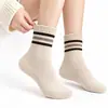 Calcetines de Algodón Rayados de Bloques de Color Nuevos para Otoño e Invierno Calentitos Engrosados Estilo Retro de Media Pantorrilla Cómodos para Usar en Casa y al Aire Libre Calcetines para el Suelo