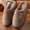 Pantuflas cálidas con talón para mujer, pantuflas antideslizantes de interior para el hogar para invierno para parejas, pantuflas de algodón afelpado con suela gruesa para parejas, otoño e invierno