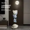 Fabricante Alemán Modelo Nuevo 2026 Adorno Oso Violento Lámpara Astronauta Grande de Pie para Sala de Estar Hogar Instalación Lateral en Mueble de TV