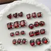 Piedra de Circonita Roja Brillante Pedrería Apilable Pedrería Roja de Lujo Forma Cuadrada Forma de Corazón Acabado Arte de Uñas Hecho a Mano Pedrería Apilable
