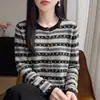 Cardigã de tricô Fair Isle com padrão listrado, gola redonda, corte solto, adequado para o início do outono, uma peça externa leve e versátil para o trabalho ou uso casual, projetado para criar um efeito emagrecedor