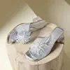 Sandalias de Tacón Grueso con Tirante Único y Fuegos Artificiales de Pedrería para Mujer Verano 2026 Pantuflas Francesas de Punta Cuadrada y Tacón Medio para Combinar con Vestidos