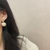 Pendientes de peluche con forma de aguja de plata S925 para otoño e invierno, estilo coreano, con borlas y bolas de pelo de Chanel, para mujer.