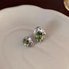 Brincos Ovais Plissados Assimétricos de Cristal Agulha de Prata Brincos de Design de Luxo Leve da Moda Brincos Versáteis de Vento Criativo para Mulheres