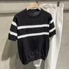Camiseta de manga corta de punto a rayas blancas y negras para hombre, cuello redondo, de verano, moderna y atractiva, de media manga para hombre.