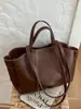 Bolso tote elegante de alta capacidad para mujer, nuevo modelo de verano 2026, bolso de hombro de color liso, bolso de mano moderno y chic
