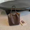 A nova bolsa tote tecida da moda de Shuai Mi é uma bolsa de ombro simples e exclusiva com grande capacidade e pode ser usada como bolsa de ombro.