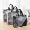 Bolsa no tejida de color spot recubierta con prensado en caliente bolsa de regalo publicitaria bolsa de compras de ropa no tejida portátil impresión de logotipo