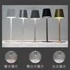 Suministro directo de fábrica LED moderno simple de carga tres colores sin electrodos atenuación popular Hierro pata alta creativa Red social lámpara de mesa