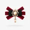 Broche de Terciopelo Retro Europeo y Americano Personalizado con Lazo, Flor de Encaje y Decoración de Cuello Estilo Chanel