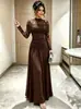 Vestido de noche de estilo europeo y americano de 890W, patchwork de encaje de lujo ligero para mujer, vestido largo, adecuado para banquetes y brindis, con diseño plisado y cintura ceñida, estilo nuevo