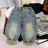 Pantalones de Mezclilla con Lana de Cordero para Niños 2026 Nuevo Estilo de Invierno, Pantalones Largos Engrosados con Forro de Felpa para Niños Pequeños, Pantalones Sueltos y Cálidos para Bebé