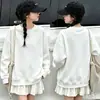 Sudaderas forradas de felpa para niñas de importación, nueva colección otoño/invierno 2026, cuello redondo, diseño de caricatura lindo, tops de manga larga para niños como capa base, venta al por mayor