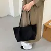 Bolsa de Mano Tejida Retro Nueva 2026 para Mujer, Gran Capacidad, Para Viajes Diarios, Hombro Único, Portátil, Casual, Simple, Bolsa de Axila
