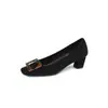 Vento Suave 2026 Primavera Fivela Quadrada Âmbar Camurça Bico Quadrado Salto Médio Bloco Sapatos Elegantes Versáteis para o Trabalho Boca Rasa Sapatos Femininos