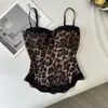 Top de tirantes de retazos de encaje y estampado de leopardo estilo retro milenial europeo y americano, diseñado para estilizar y favorecer la figura