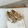 Sapatos de Couro Infantis 2026 Primavera e Outono Novos Estilo Coreano Sapatos Macios para Meninas com Laço, Sapatos Individuais Antiderrapantes da Moda para Bebês