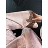 Conjunto de pijama de alta qualidade, luxo leve, cor rosa pasta de feijão, com retalhos de renda para mulheres, conjunto de três peças de seda gelada para o verão, amigo da pele, pode ser usado ao ar livre