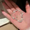 Pulseira Trançada Flor de Trevo de Quatro Folhas com Pérolas Rose Swarovski e Zircônias Completas para Mulheres, Pérola Swarovski Antioxidação, em Estoque