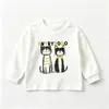 Camiseta infantil de algodão manga longa da moda, coleção primavera/outono 2026, design estiloso de gato para meninos, peça básica fashion para meninos, qualidade de exportação