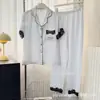 Pijama Curto Bordado com Renda Preta Vazada, Manga Curta, Calça Longa de Seda Gelada para Mulheres, Novo Verão Ultra-Fino Refrescante Roupa de Dormir para Mulheres
