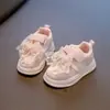 Tênis Casuais de Lona Baixo para Crianças Tênis 2025 Verão Novo Sapatos Brancos de Princesa Solado Macio Tênis de Pérola para Meninas