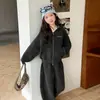 Conjunto de estilo casual para meninas, novo modelo outono 2026, jaqueta moletom com capuz para menina grande, calça esportiva de perna larga para primavera e outono