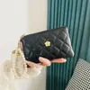 Camelia Acolchada Estilo Pequeña Fragancia para Mujer Estudiante Portátil Tarjetero Llavero Auriculares Bolsa de Cosméticos Monedero Compacto