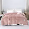 Manta de nuevo estilo, forrada de polar y engrosada, cálida para el invierno, hecha de vellón de leche de alta densidad, color liso, suave y cómoda, adecuada para usar en siestas