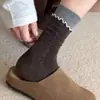 Calcetines nuevos de estilo miu para primavera y otoño calcetines de media pantorrilla para mujer bloques de color algodón suave y pegajoso encaje simple calcetines holgados femeninos