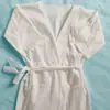 Bata de Baño Desechable para Viaje de Adulto Empaquetada Individualmente Pijama Desechable Portátil Universal Engrosado Viaje de Negocios Hotel Dormir