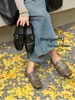 Mules Planos de Moda Europea Retro con Borlas para Mujer 2025 Nuevo Estilo Zuecos Cerrados Tallados Estilo Británico Zapatos de Cuero