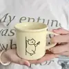 Taza linda y adorable, taza de cerámica de alta calidad con un diseño elegante, adecuada para uso doméstico como taza para beber o taza de café, y se puede personalizar para parecerse a una taza de esmalte
