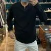 Camiseta de manga larga con cuello en V de fibra de bambú para hombre, camiseta básica de color liso otoño 2026, top con protección solar, adecuada como prenda exterior, blanco