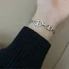 Pulseira de Fivela de Porco Dongdaemun Coreana Luxo Leve para Mulheres Alto Senso Estilo Frio Elegante Acessórios de Pulseira CD Atacado