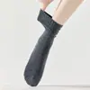 Calcetines de tubo medio-alto holgados para mujer de color sólido, versátiles, de alto valor, absorbentes del sudor, resistentes al olor, transpirables, calcetines largos blancos, calcetines Zhuji