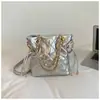 Bolso Cubo Transfronterizo con Acabado de Lujo, Bolso Pequeño Estilo Chanel, Bolso Tote Modelo Nuevo 2026, Bolso de Hombro Acolchado con Cadena de Gran Capacidad
