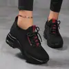 Zapatillas Deportivas de Punto Volador Transfronterizas 2025 Nuevo Estilo Verano Aumentadoras de Altura para Mujer Zapatos de Malla Blancos Casuales Zapatos de Papá Modernos