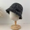 Gorro de pescador de punto liso, multicolor, para otoño e invierno, para mujer, con circunferencia de cabeza grande, diseñado para hacer que la cara parezca más pequeña, hecho de hilo cálido y con protección para los oídos.
