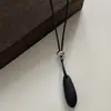 Colar com pingente minimalista de gota d'água para mulheres, corrente de clavícula de nicho de luxo leve de alta qualidade, acessório de colar longo versátil e moderno