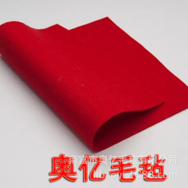 红色毛毡