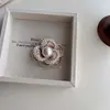 Broche de Gama Alta Estilo Francés Camelia de Tela Hecha a Mano Broche Retro de Perlas Corsage para Vestido Camisa para Mujer